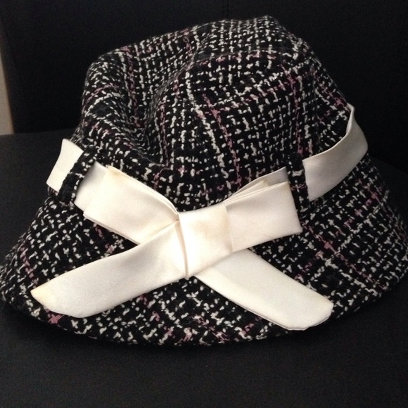 Accessories - Black and cream hat