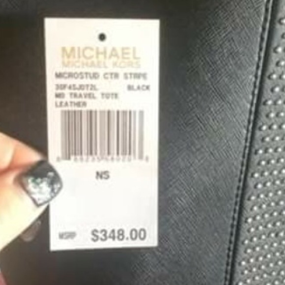 SHOWING Wantin to trade one and other bags FOR LV - Picture 2 of 4