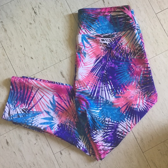 Multicolored cropped workout yoga pants