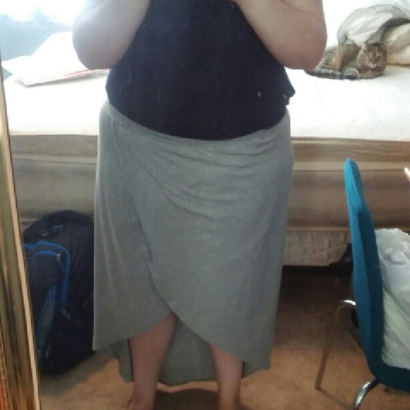 Gray hi-low skirt - Picture 2 of 4