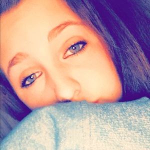 Meet your Posher, Kendra