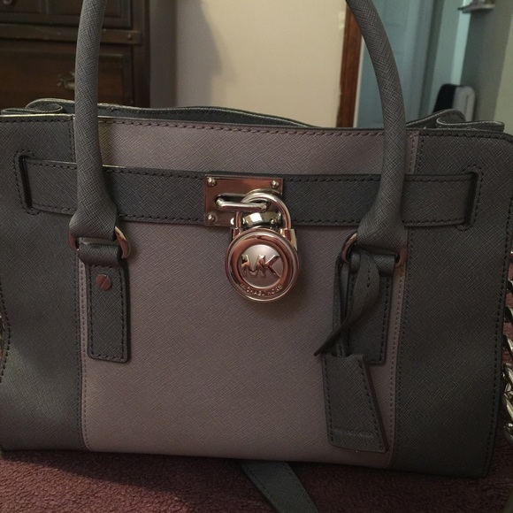 Michael Kors Hamilton Saffiano bag/ Grey in color