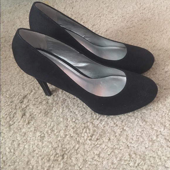 Black Pumps