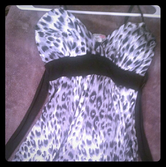 Great cleavage mini leopard dress - Picture 1 of 3
