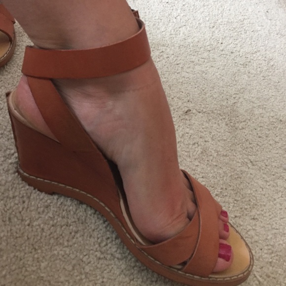 brown wedges