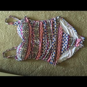 La Blanca flattering one piece! great condition!