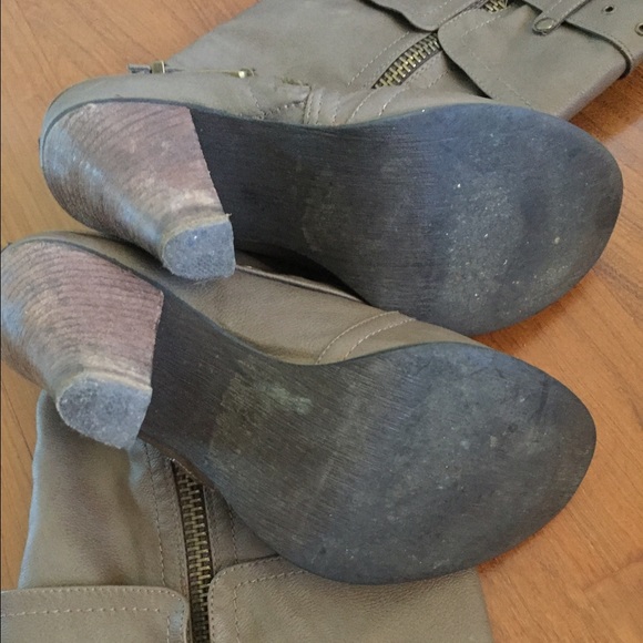 Boots - Picture 2 of 3