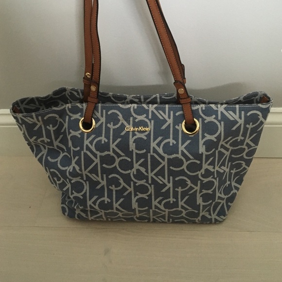 SOLD ******Calvin Klein handbag, worn once