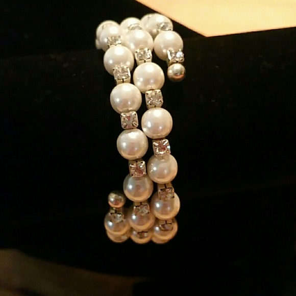 Rhinestone and pearl bracelet