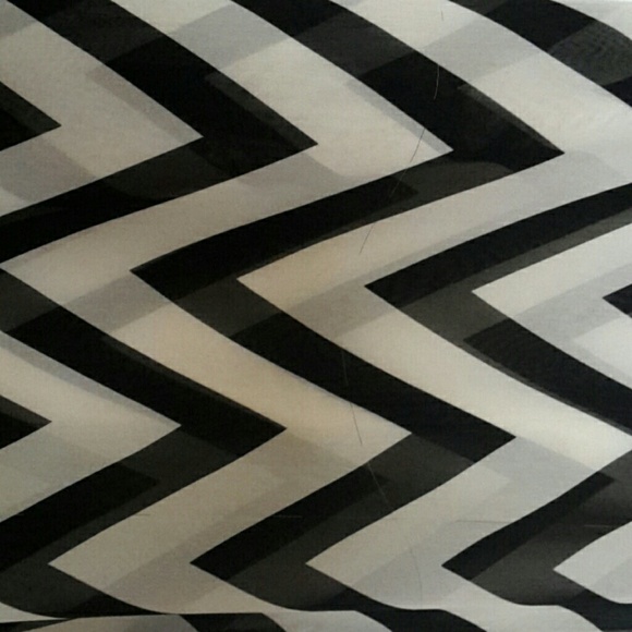 Top - Picture 2 of 3