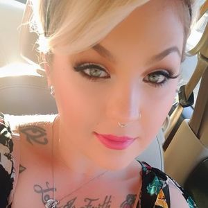 Meet your Posher, Monique