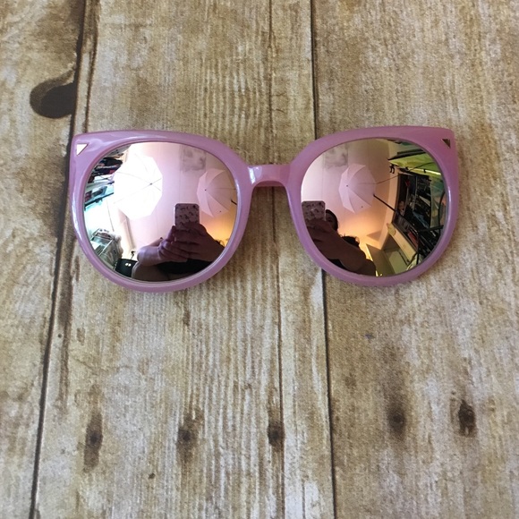 Pink mirrored cat eye sunglasses - Picture 2 of 3