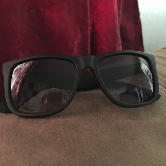 Ray-Ban - Picture 1 of 4