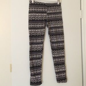 Black and white pattern leggings