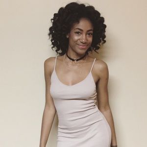 Meet your Posher, Kira