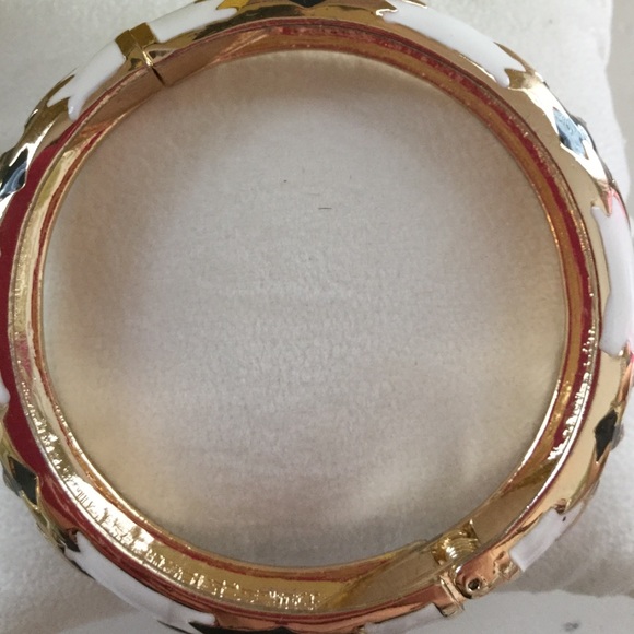 Gold and Black/White Aztec Pattern Clutch Bracelet - Picture 2 of 3