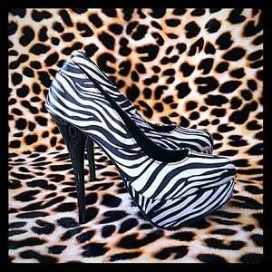 Zebra platform pumps