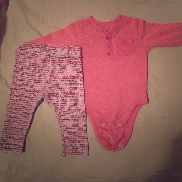 Unisex baby outfit!