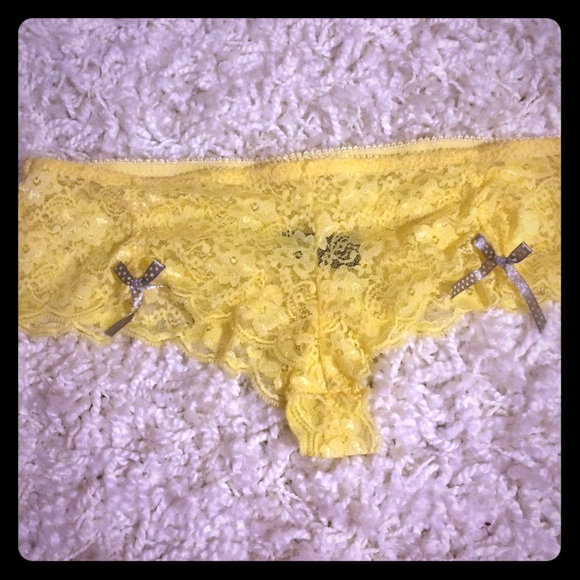 📍sold📍Yellow lace panties