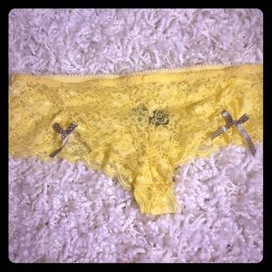 📍sold📍Yellow lace panties