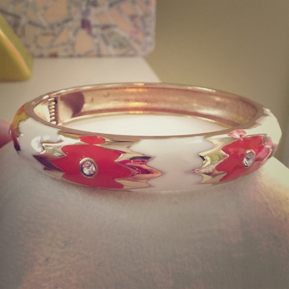 Gold and Orange/White Aztec Clutch Bracelet - Picture 1 of 3