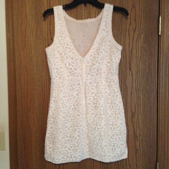 *HOST PICK* Gorgeous ivory lace mini dress - Picture 2 of 4