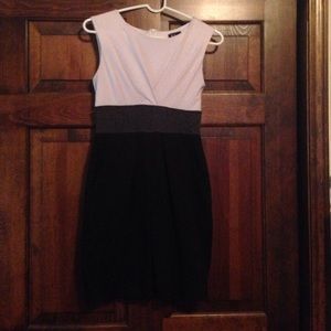 Black and white color block dress with pockets