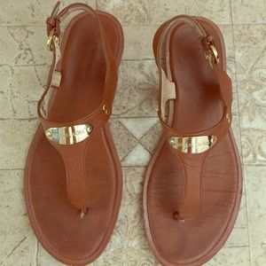 MICHAEL KORS logo plaque luggage thong sandal