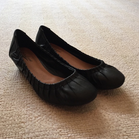 Black Wedged Flats