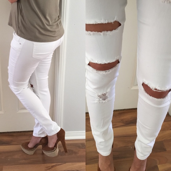 SOLD OUT | White distressed Skinny Jeans - Picture 4 of 4
