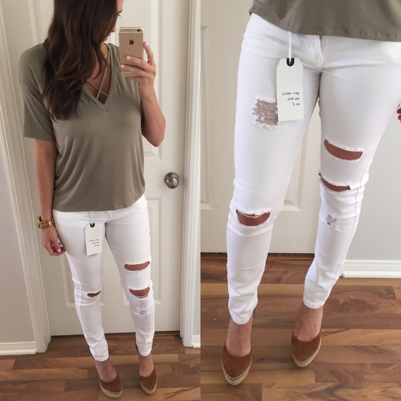 SOLD OUT | White distressed Skinny Jeans - Picture 3 of 4
