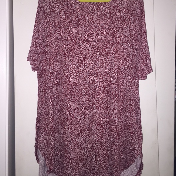 Red floral long slit short sleeve shirt