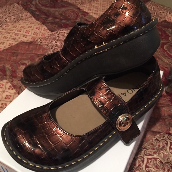 NWOT Alegria women's 7 1/2 med!