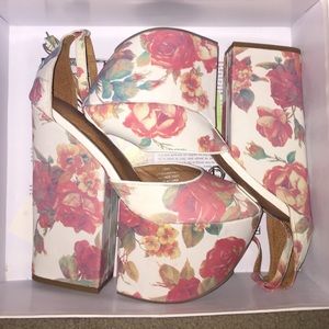 6 1/2" heel and 2 3/4" platform.