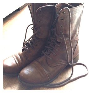 Combat boots
