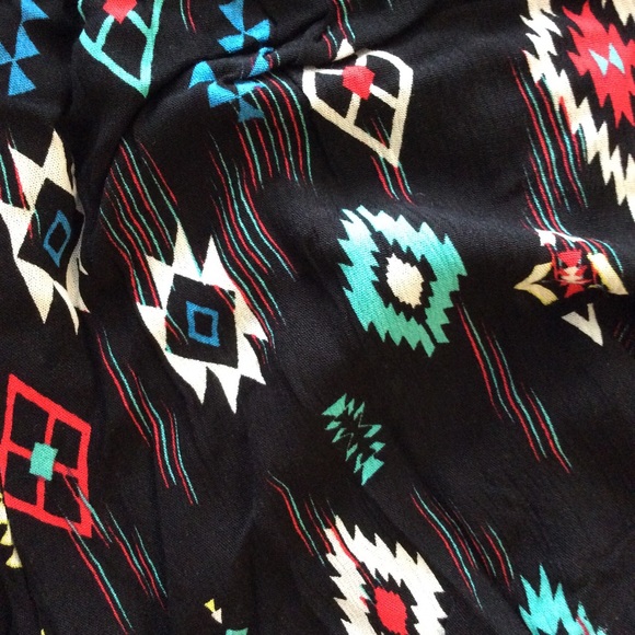 Must go! Aztec Crinkle Shorts - Picture 3 of 4