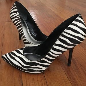 Guess MIPOLIAL Pumps