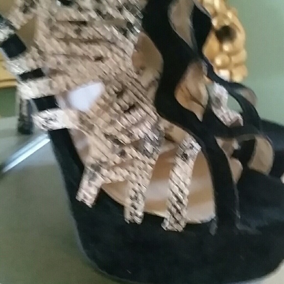 Size 10 platform black heel - Picture 3 of 3
