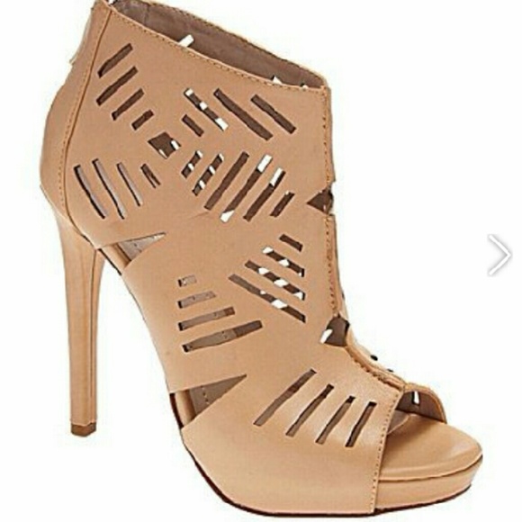 PRICE DROP - BCBG Peep Toe Bootie Size 9.5 - Picture 3 of 3