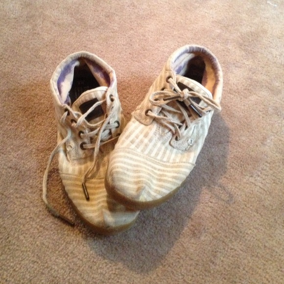TOMS tie shoes