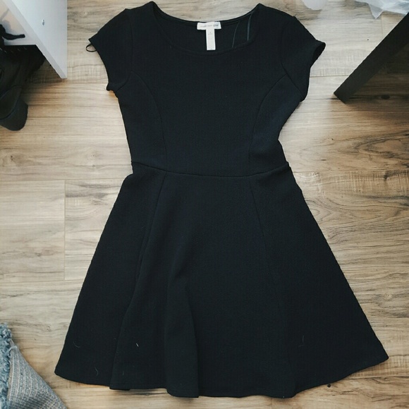 ♥ NWOT Simple black skater dress ♥
