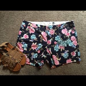 Womens Old Navy Flower shorts. Size 16
