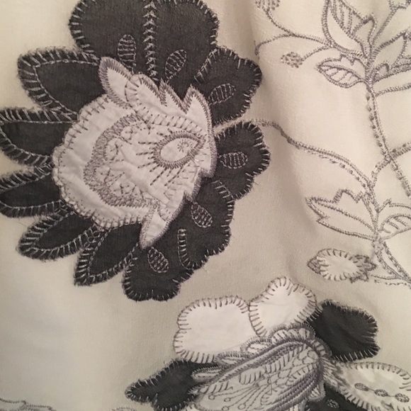 Embroidered Blouse - Picture 2 of 3