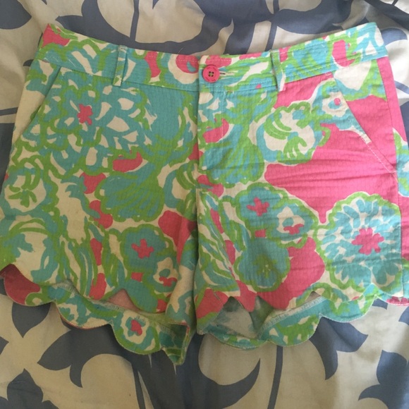Lilly Pulitzer 5" Buttercup Scallop Hem Shorts
