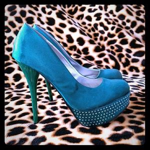 Emerald green pumps