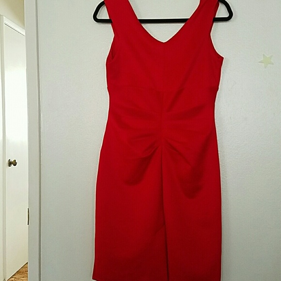 Red beautiful dress - Picture 3 of 4