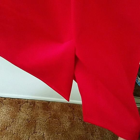 Red beautiful dress - Picture 4 of 4