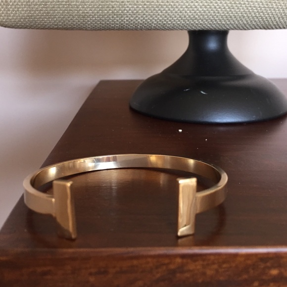 Jewelry - Beautiful gold cuff, NEW! Cheaper if you bundle