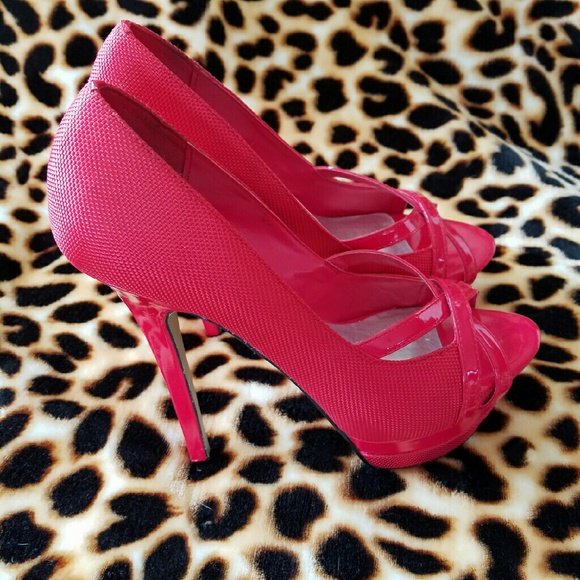 Red pumps