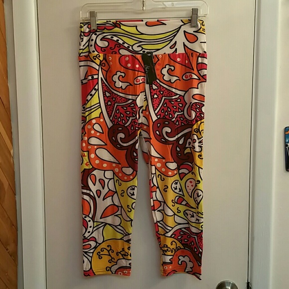 HP 9.12.17 💟💥Fun print plus size capri!!! - Picture 3 of 4